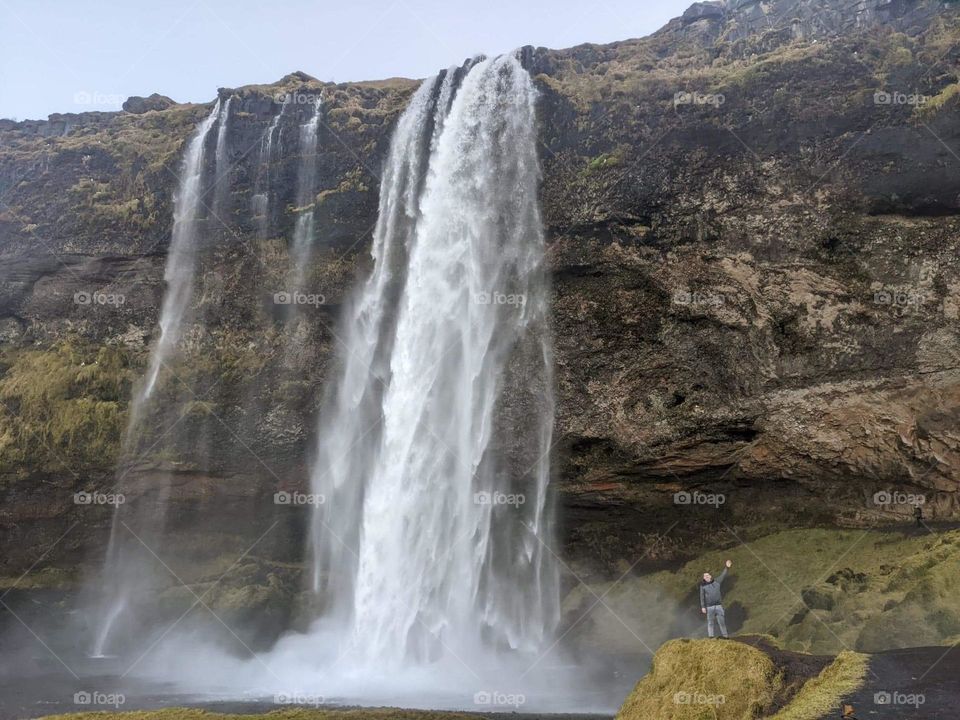 The Iceland's waterfall. It looks amazing 🤩