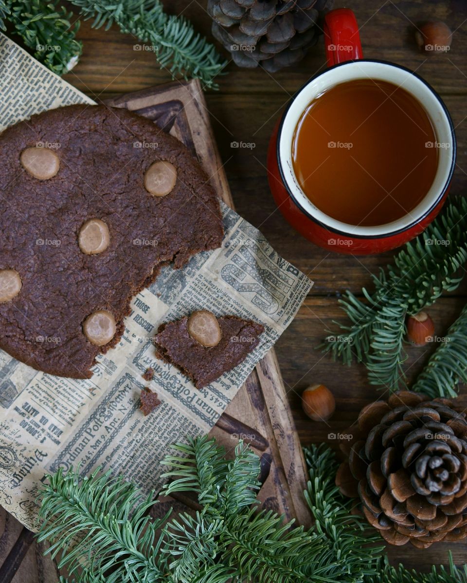 Chocolate cookie and tea