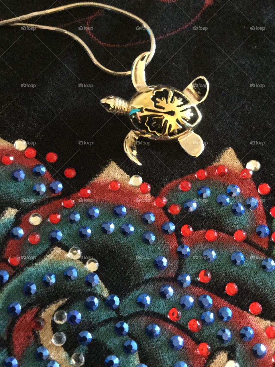 Artistic Presentation Pendant 