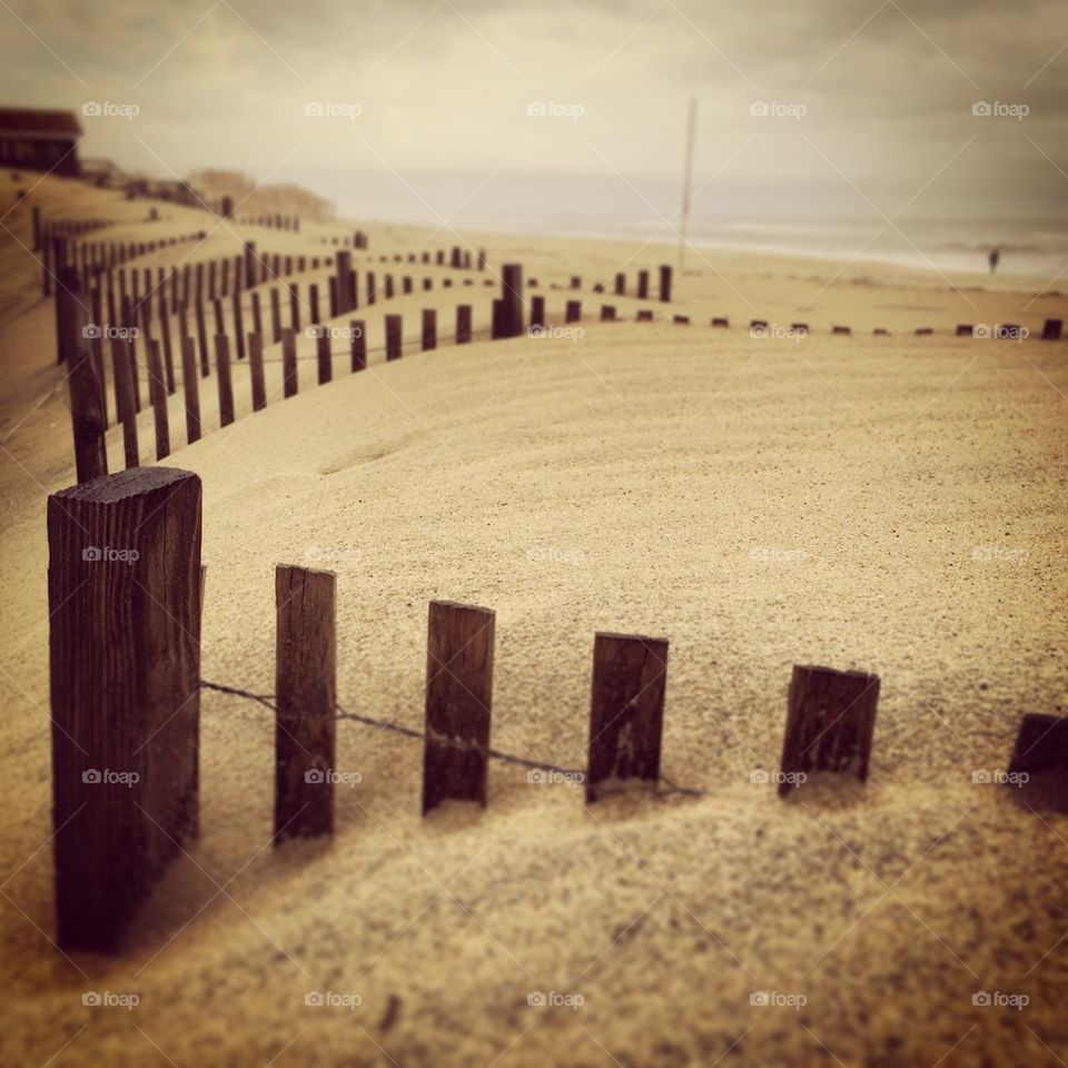 Fences Under Sand