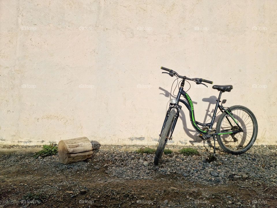 A solitary bicycle outside