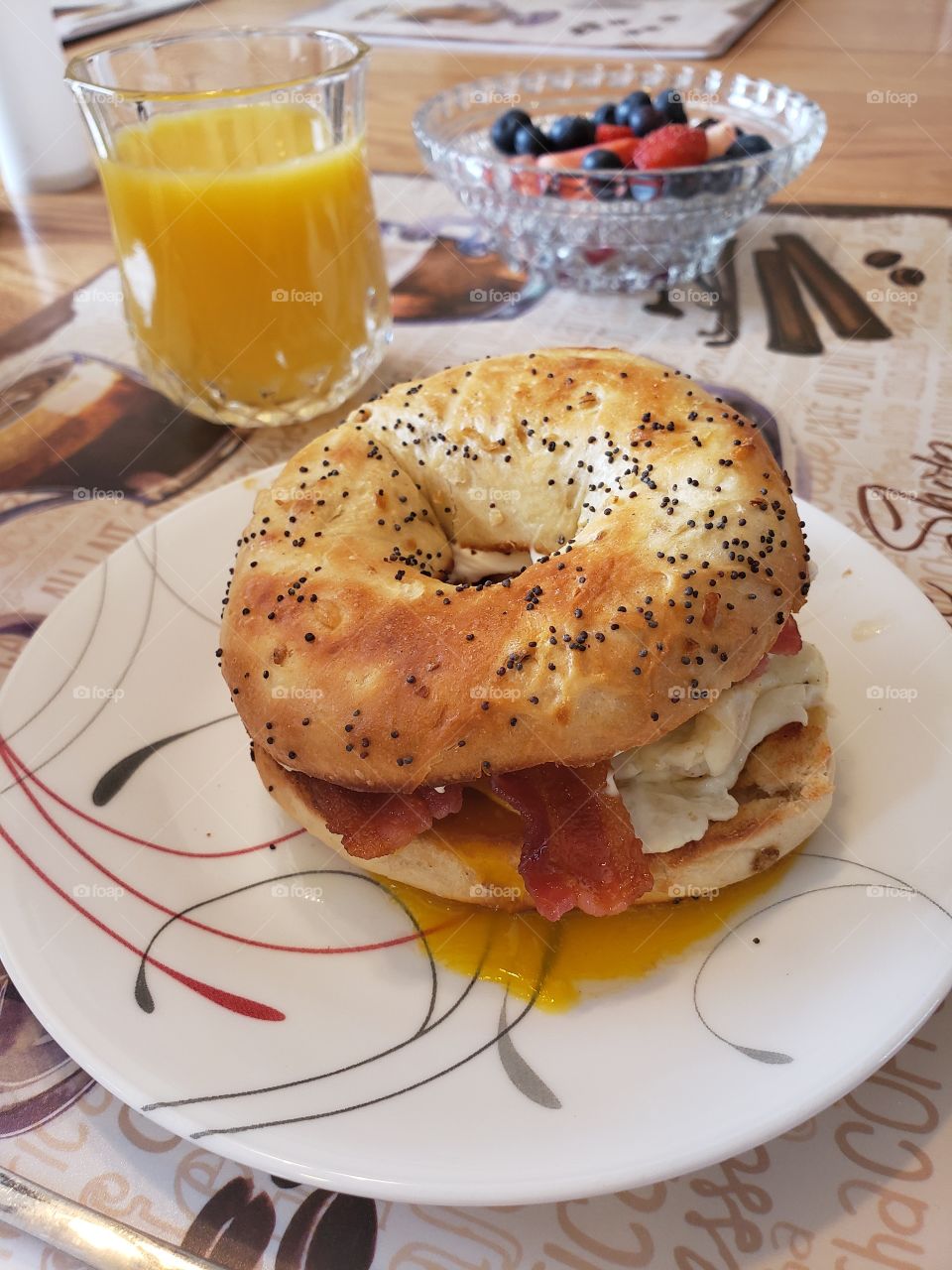 bagel with egg & bacon