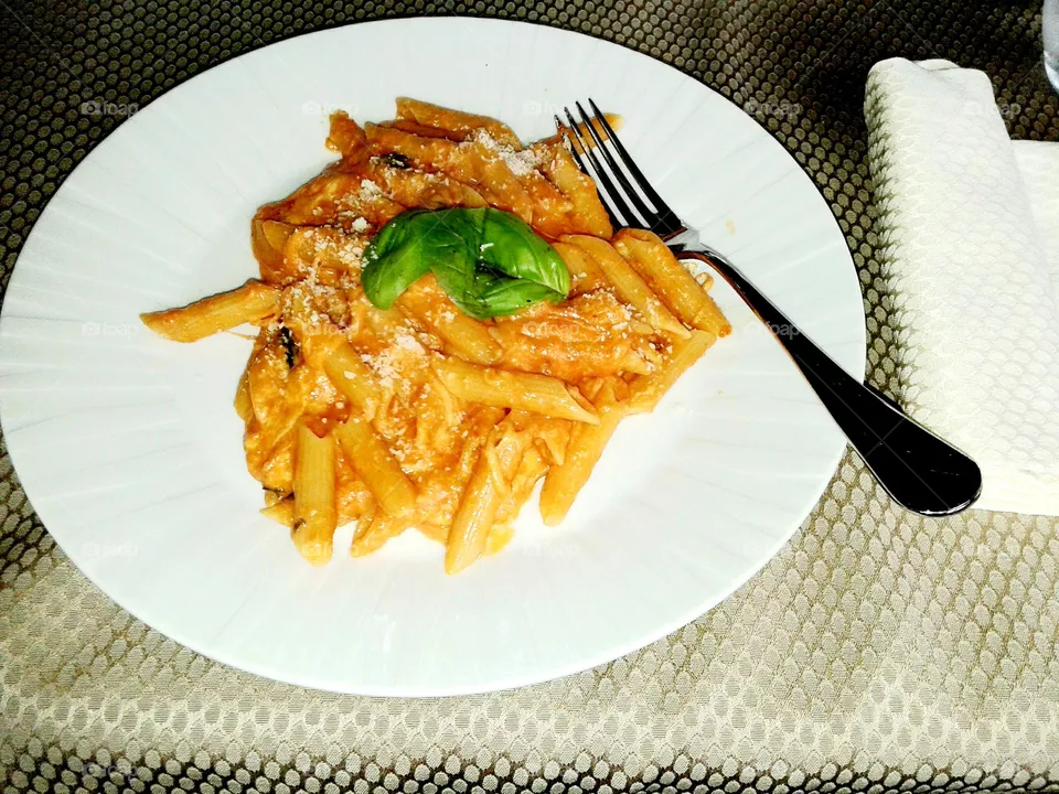 Pasta alla sorrentina (Italian dish)