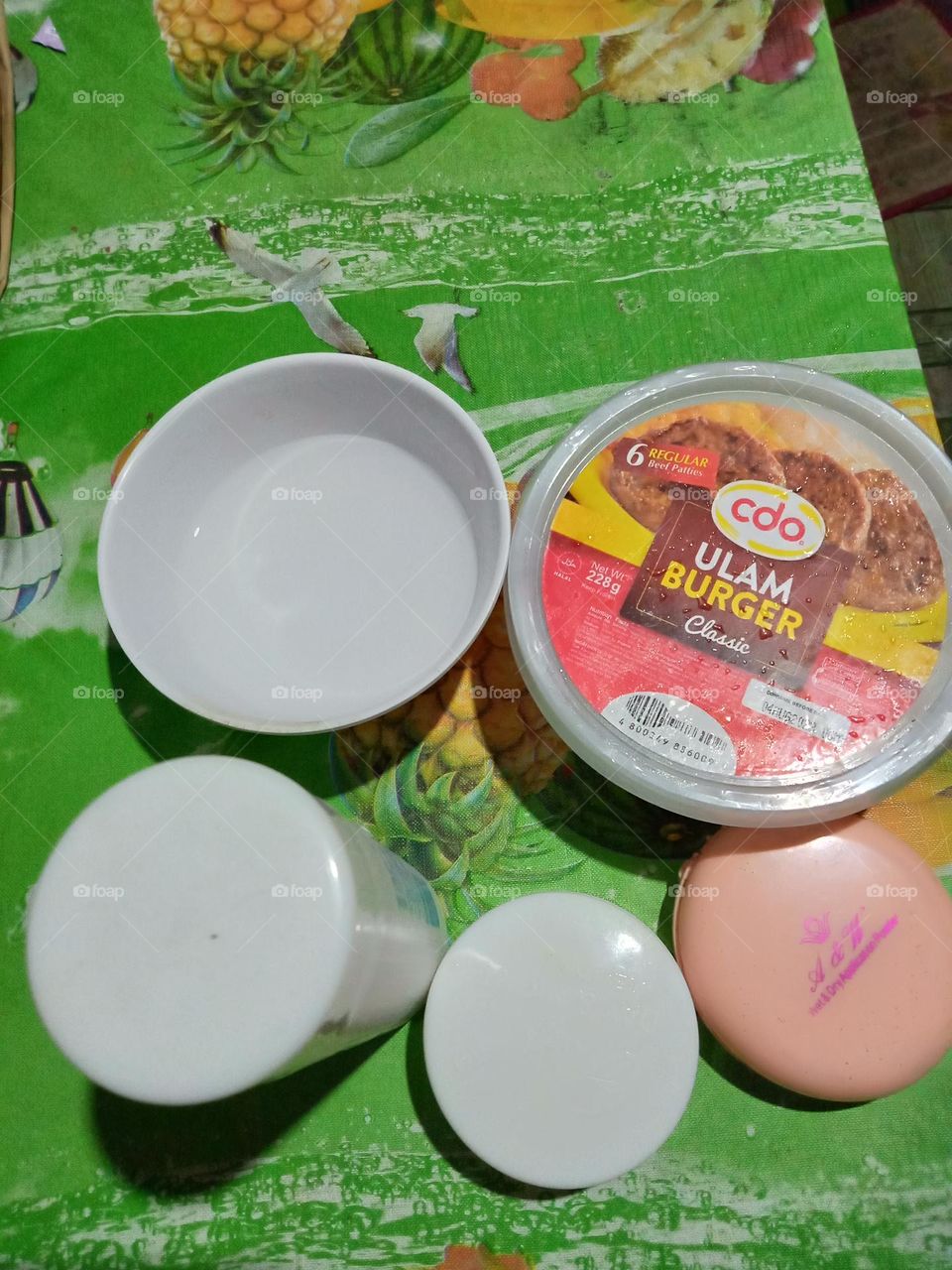 ASSORTED ITEMS IN CIRCLE SHAPE