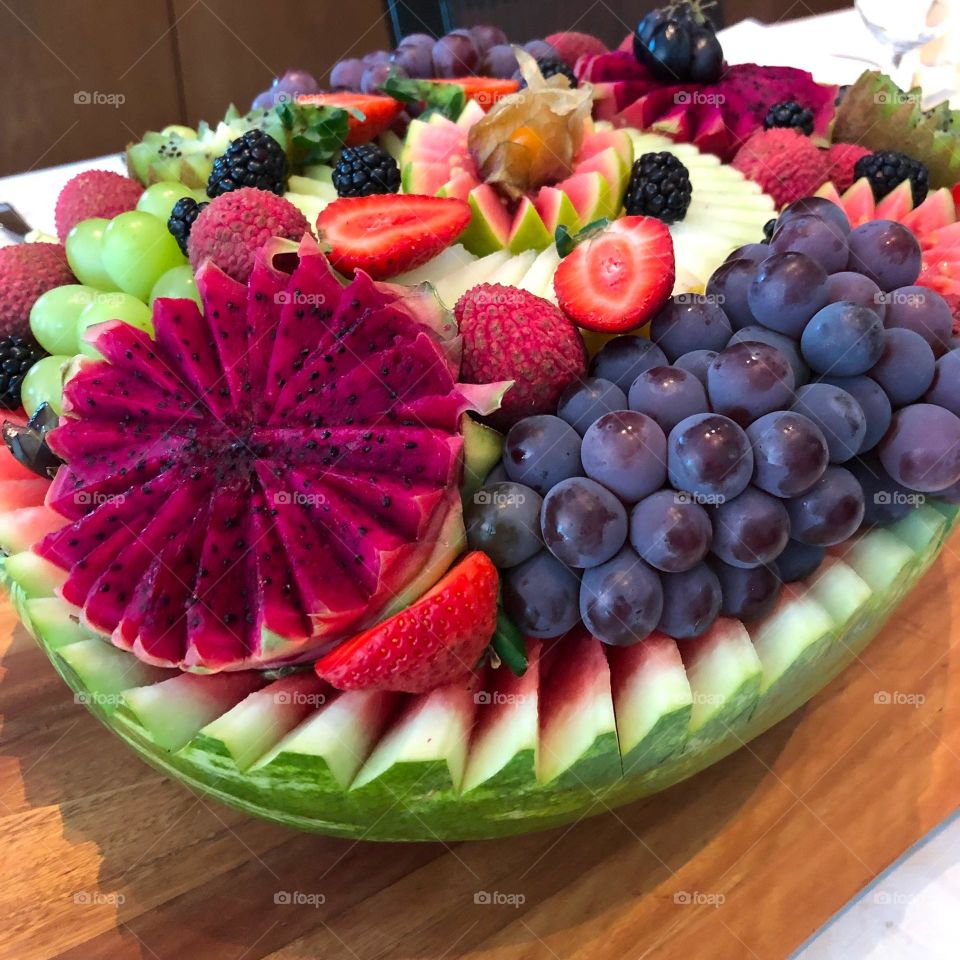Decoration piece for table made with tropical fruits