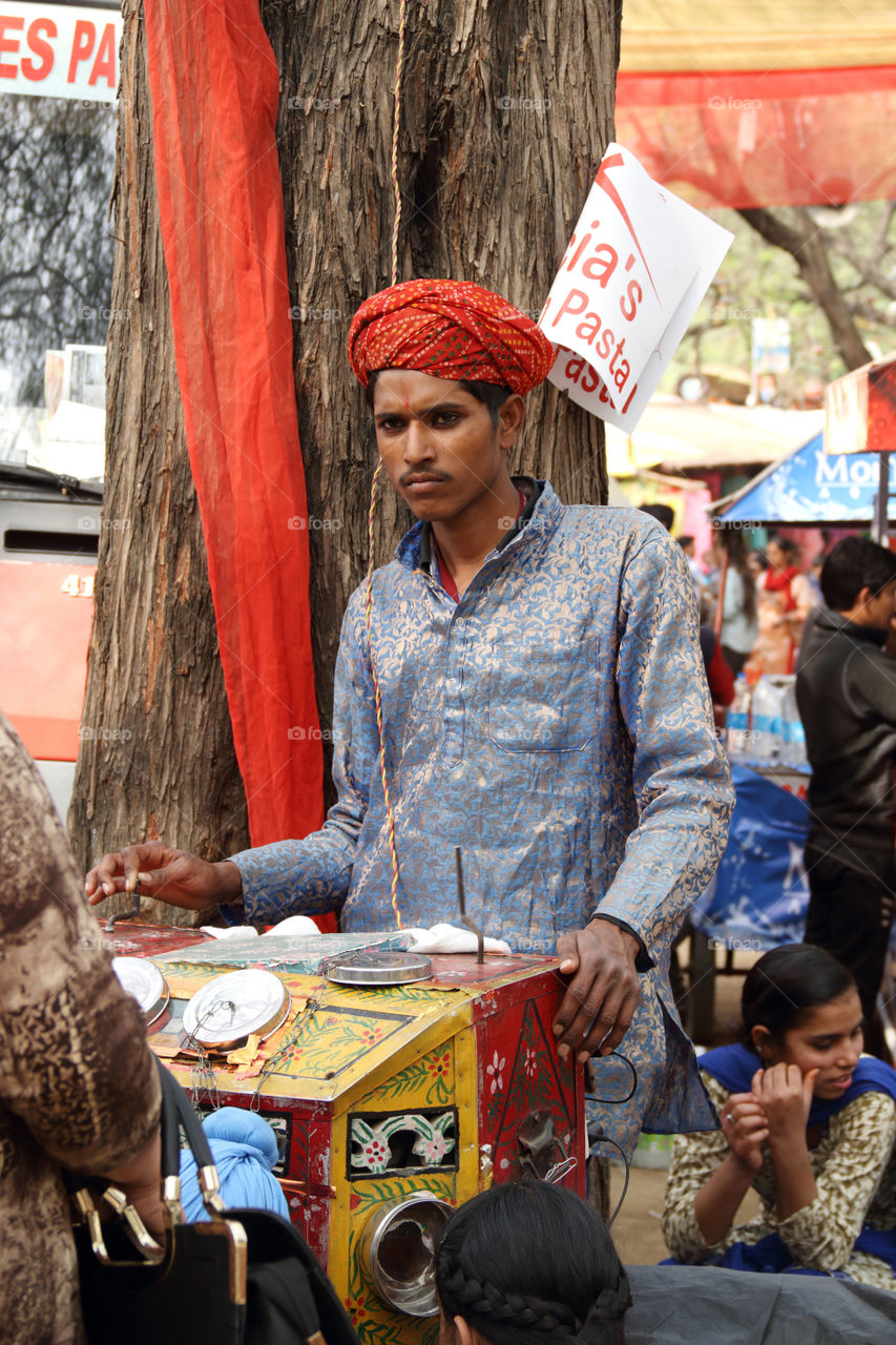 A villager with a bioscope to show movies in surajkund, faridabad, haryana