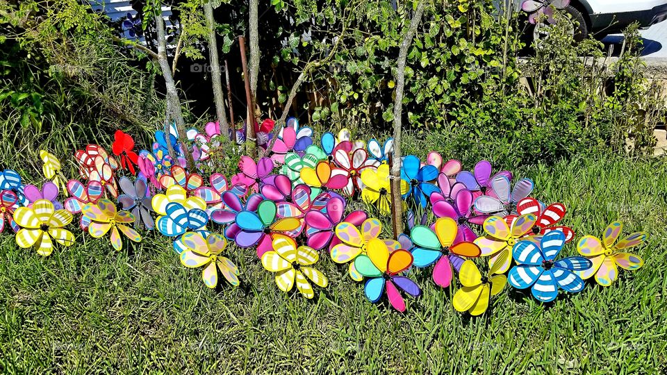 bouquet of spinning multi color yard flowers