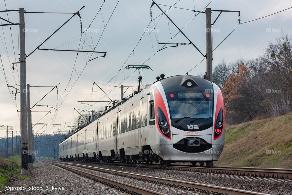 Intercity + train running toward it’s route 😍