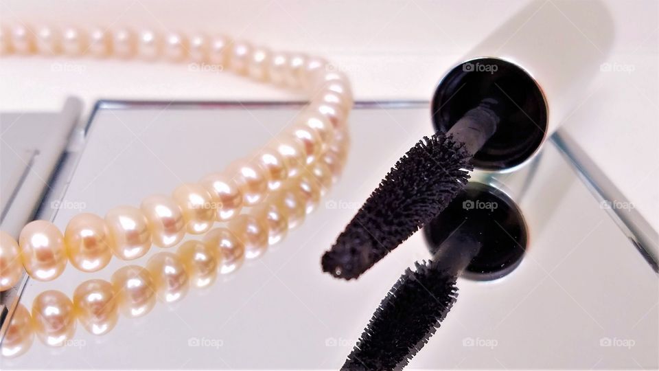 Eye mascara brush and pearls
