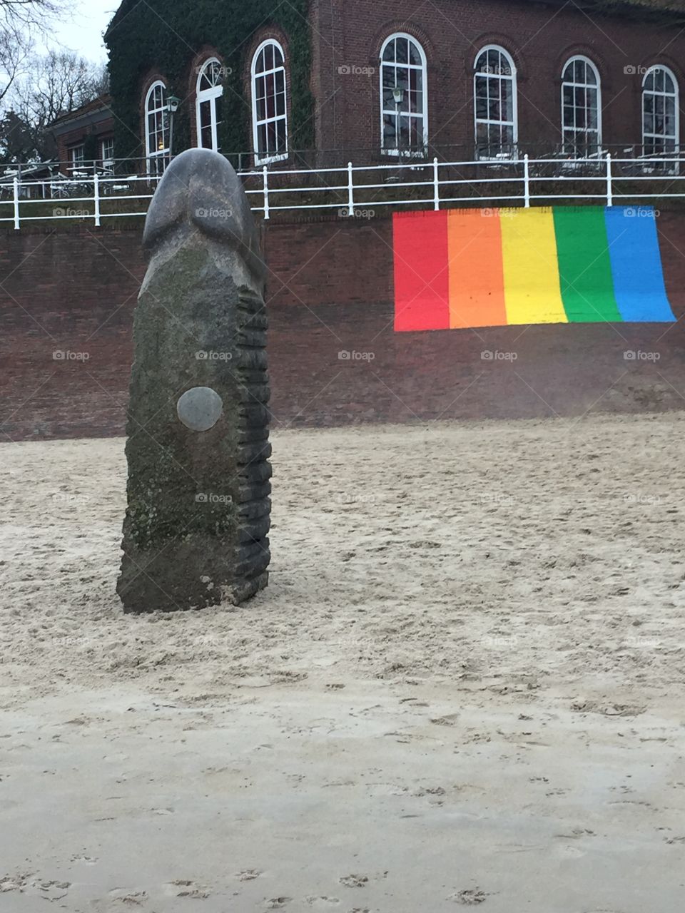 Am Strand an der Nordsee, Figur am Meer, Homosexuelle, Homophobie, Christoper Street Day