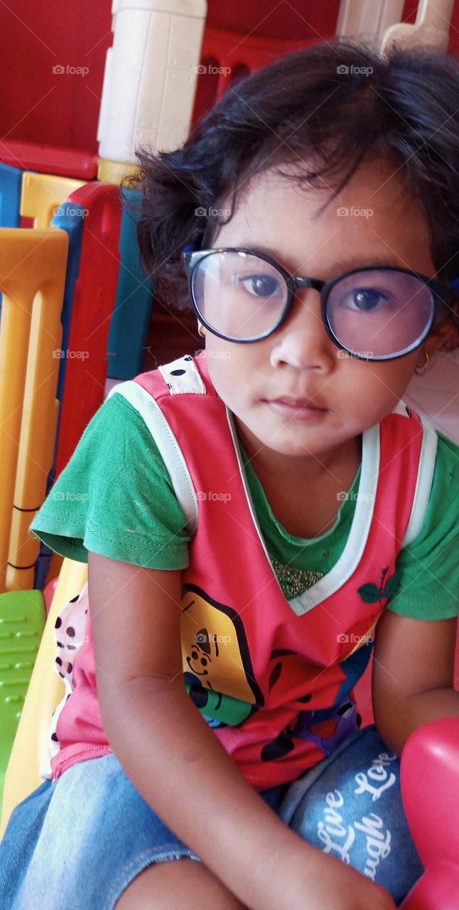 model anak perempuan ku senyum bahagian lepas tidak di paksakan untuk melakukan photo