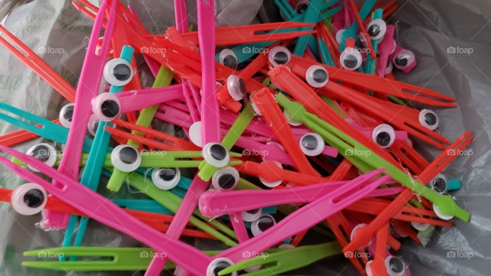 Googly-eyed toothpicks