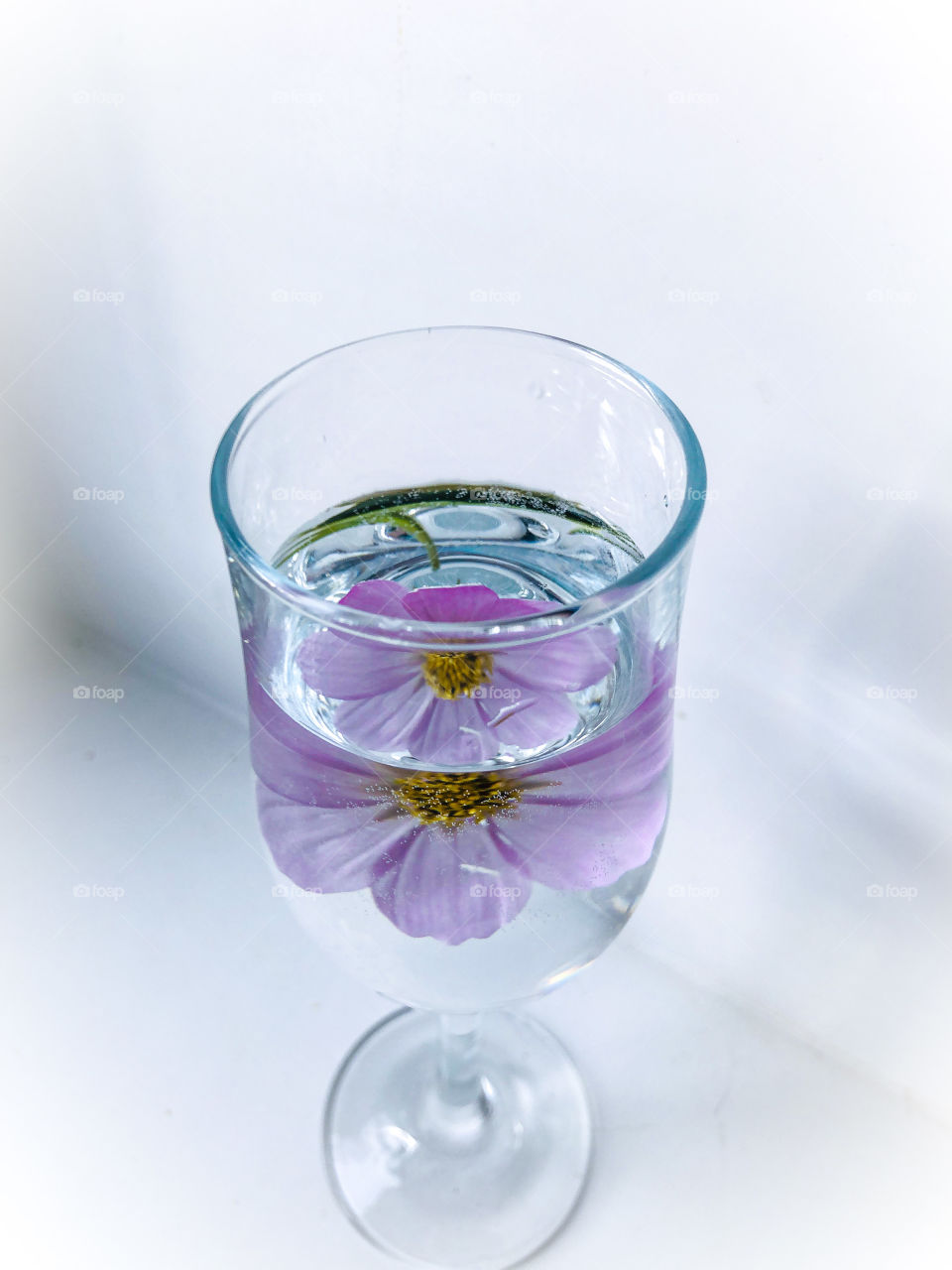Цветочек в бокале