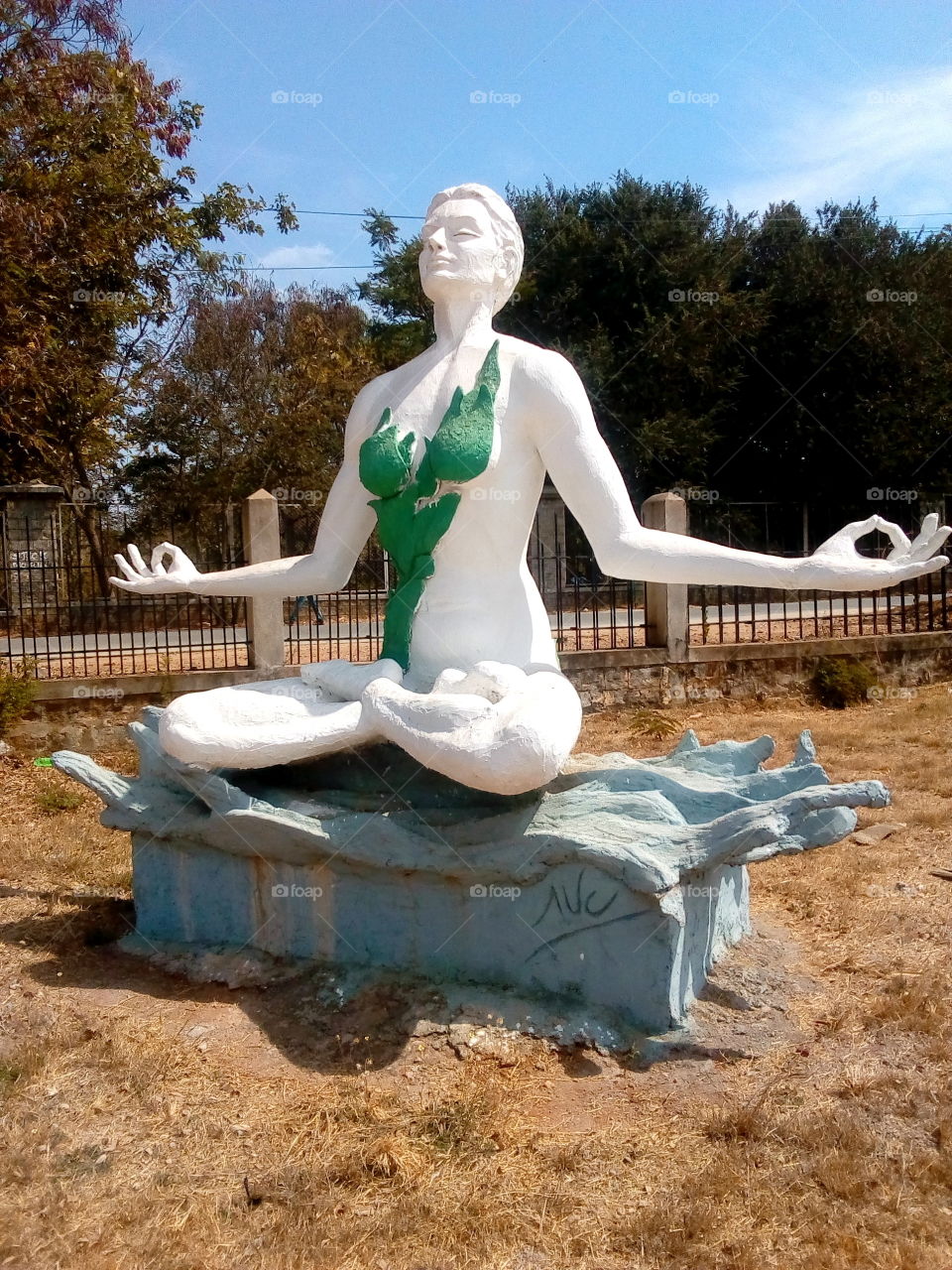mediating women sculpture