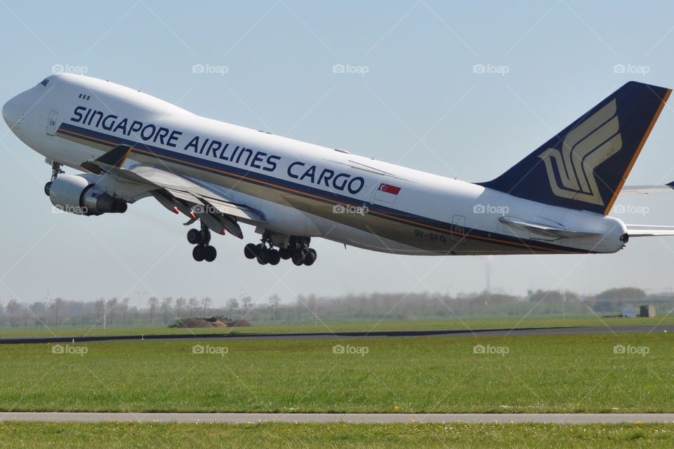 Singapore Airlines Cargo Boeing 747 taking off from the polderbaan, Schipol.