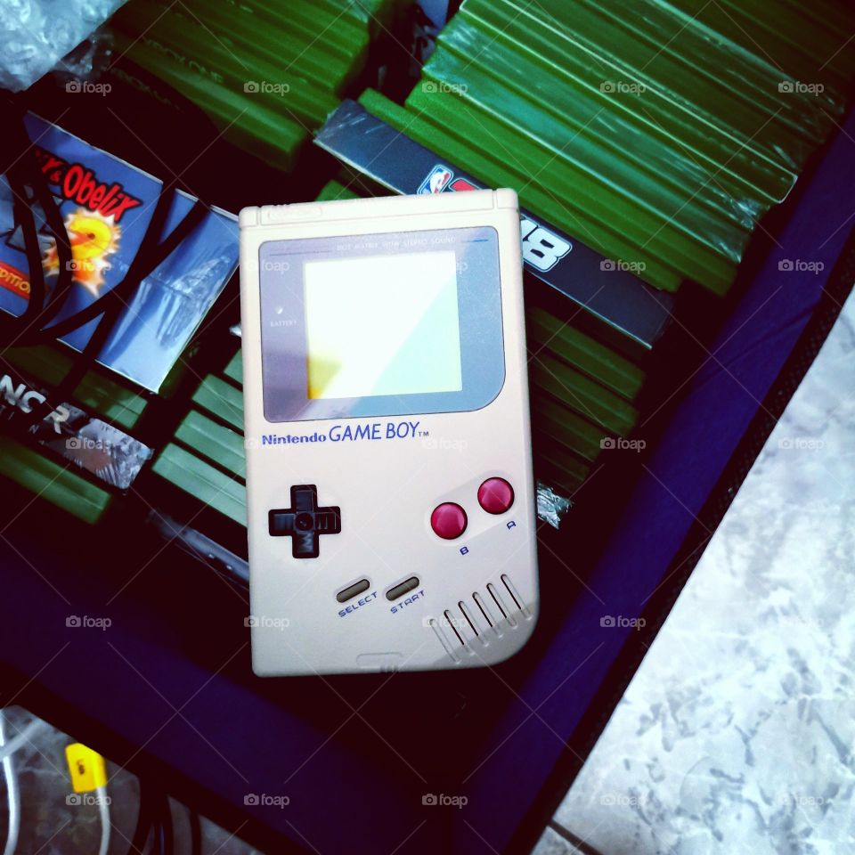Nintendo Game Boy original de la década de los años 90.