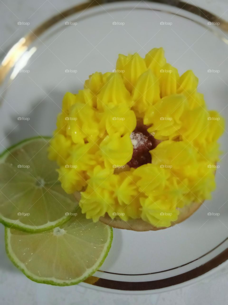 A lime cake with the butter cream