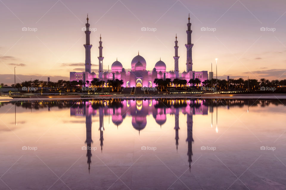 Sheikh Zayed Grand mosque in Abu Dhabi. Pink lights.