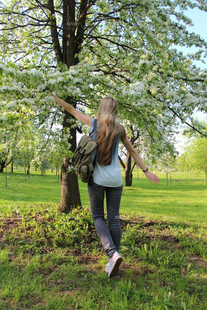 girl from back in the garden