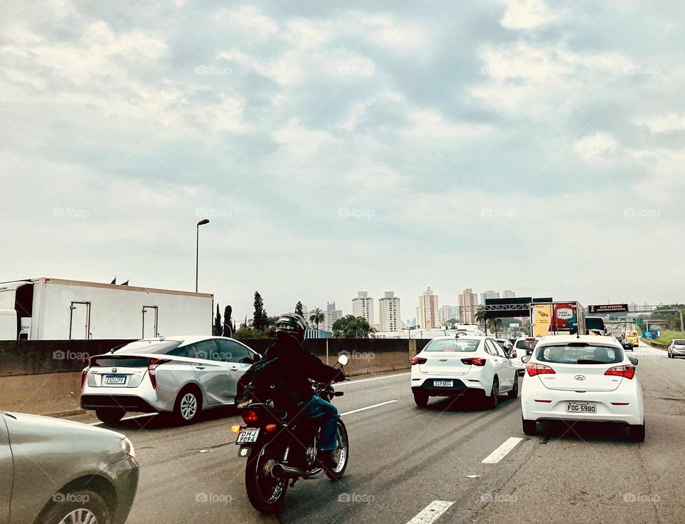 Não me conformo: todo dia tem ser esse martírio na Rodovia Bispo Dom Gabriel?
Cansa, viu…
🚙
#congestionamento 