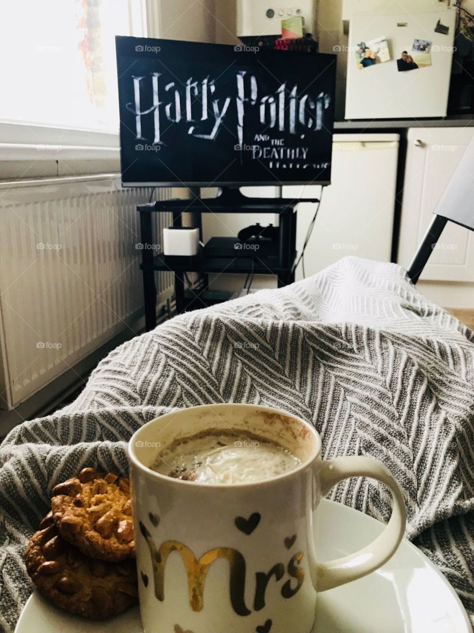 relax at home, watching harry potter and the deathly hallows #coffee #biscuits
