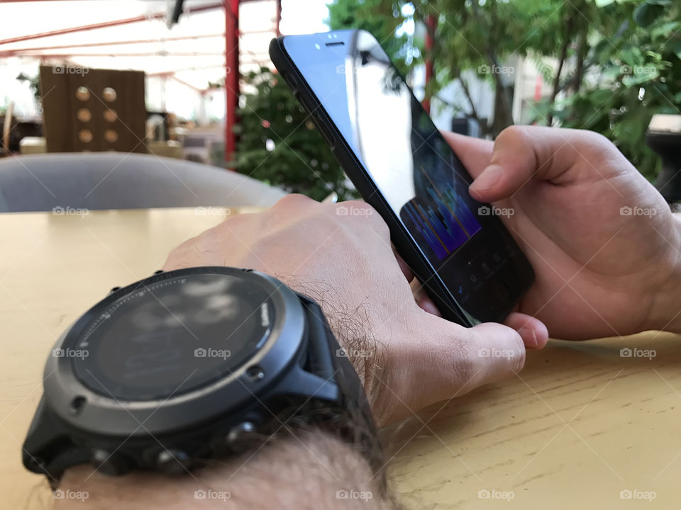 Synchronization of new smart watch and smartphone 