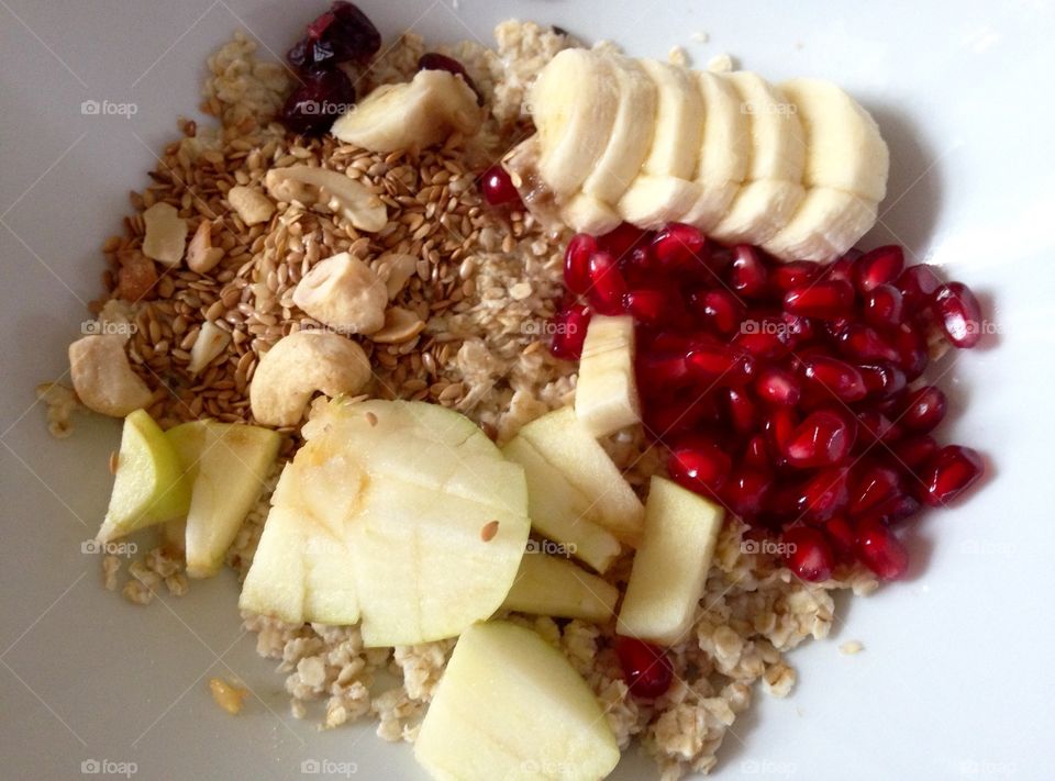 Oat cereals with fruits 