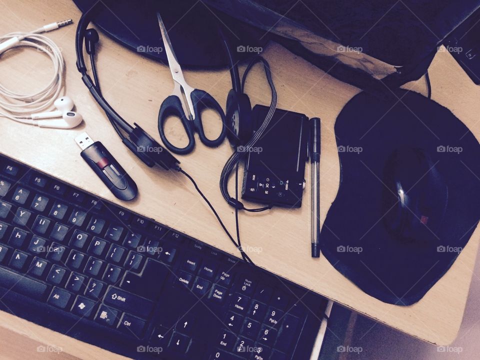 good compact working table and using my pc also, very nice to work.