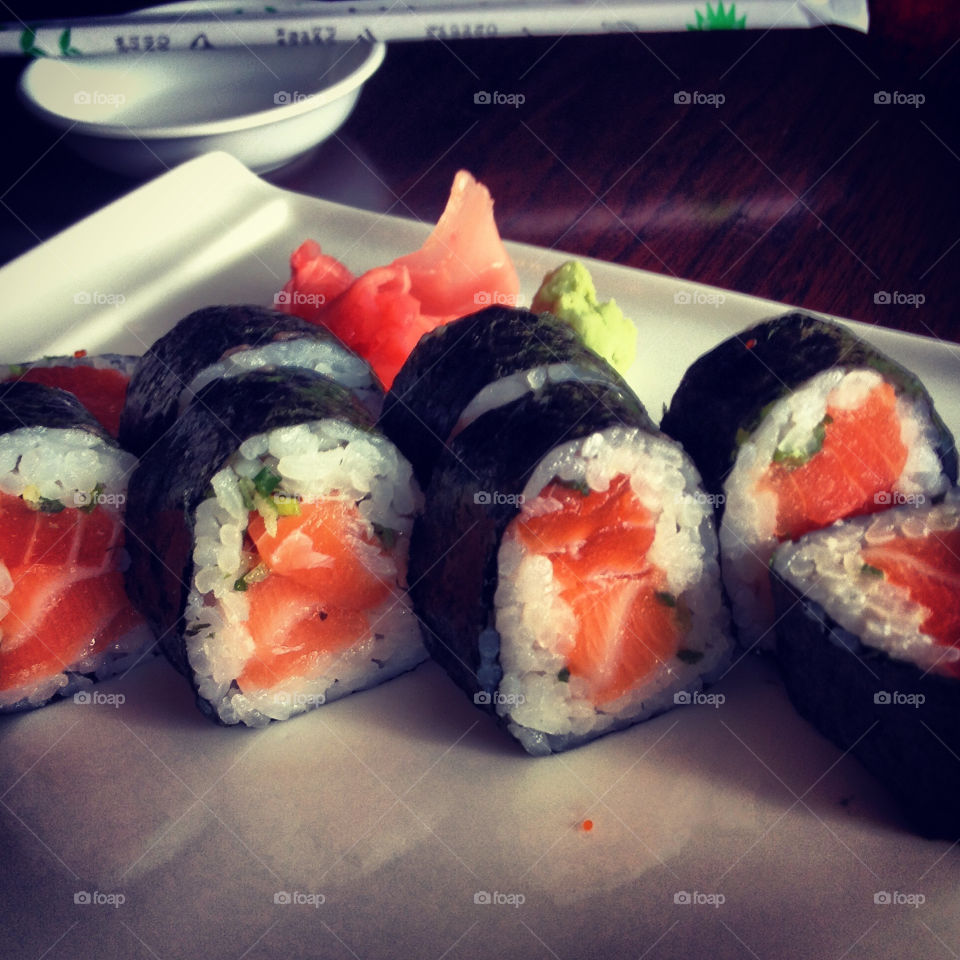 Salmon sushi roll 