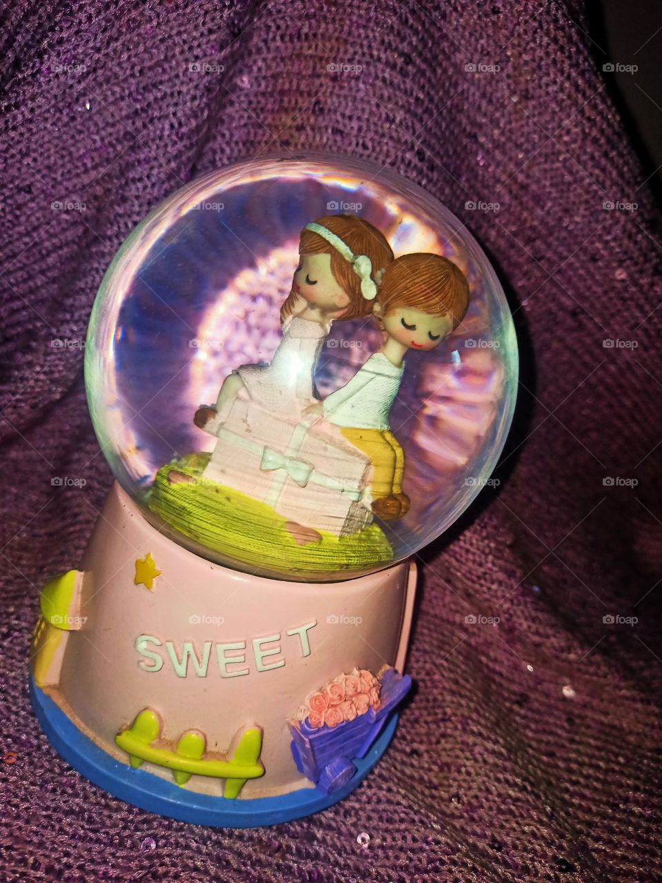 problems with your partner never prevent   you still ❤️ with him because, your love should be bigger than any proplems , I like this because look like not speak and sadness with each other but not let them ❤️❤️