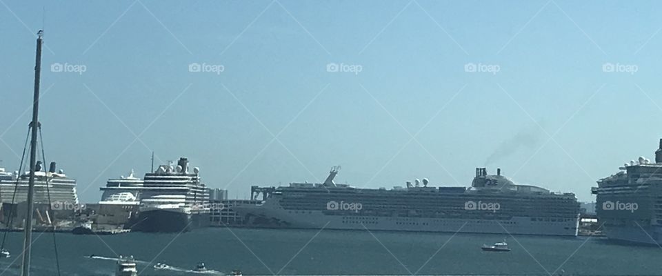 Cruise boat Fort Lauderdale Beach 