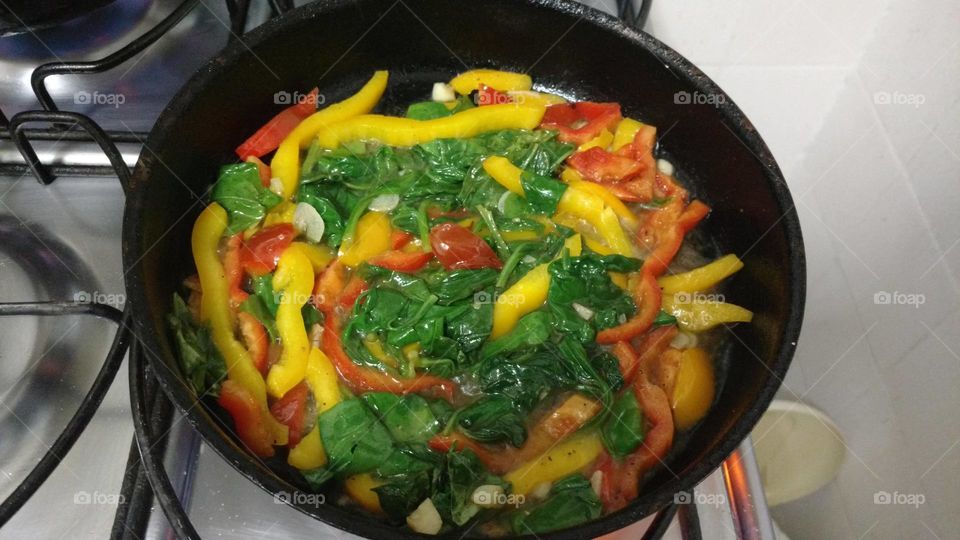 spinach, Yellow and red pepper