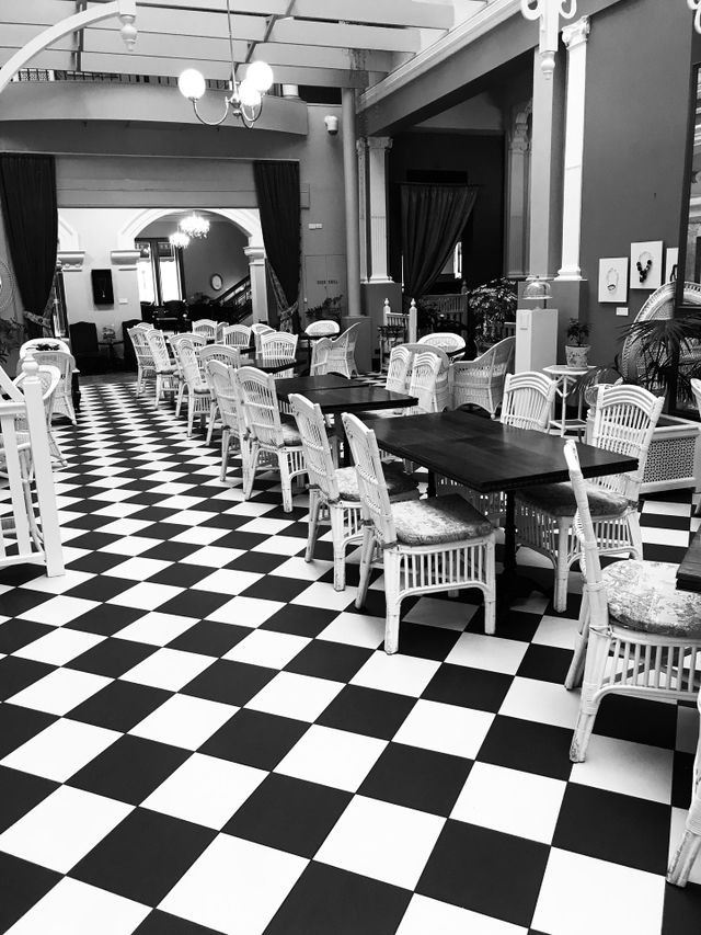 Hadley’s Orient Hotel