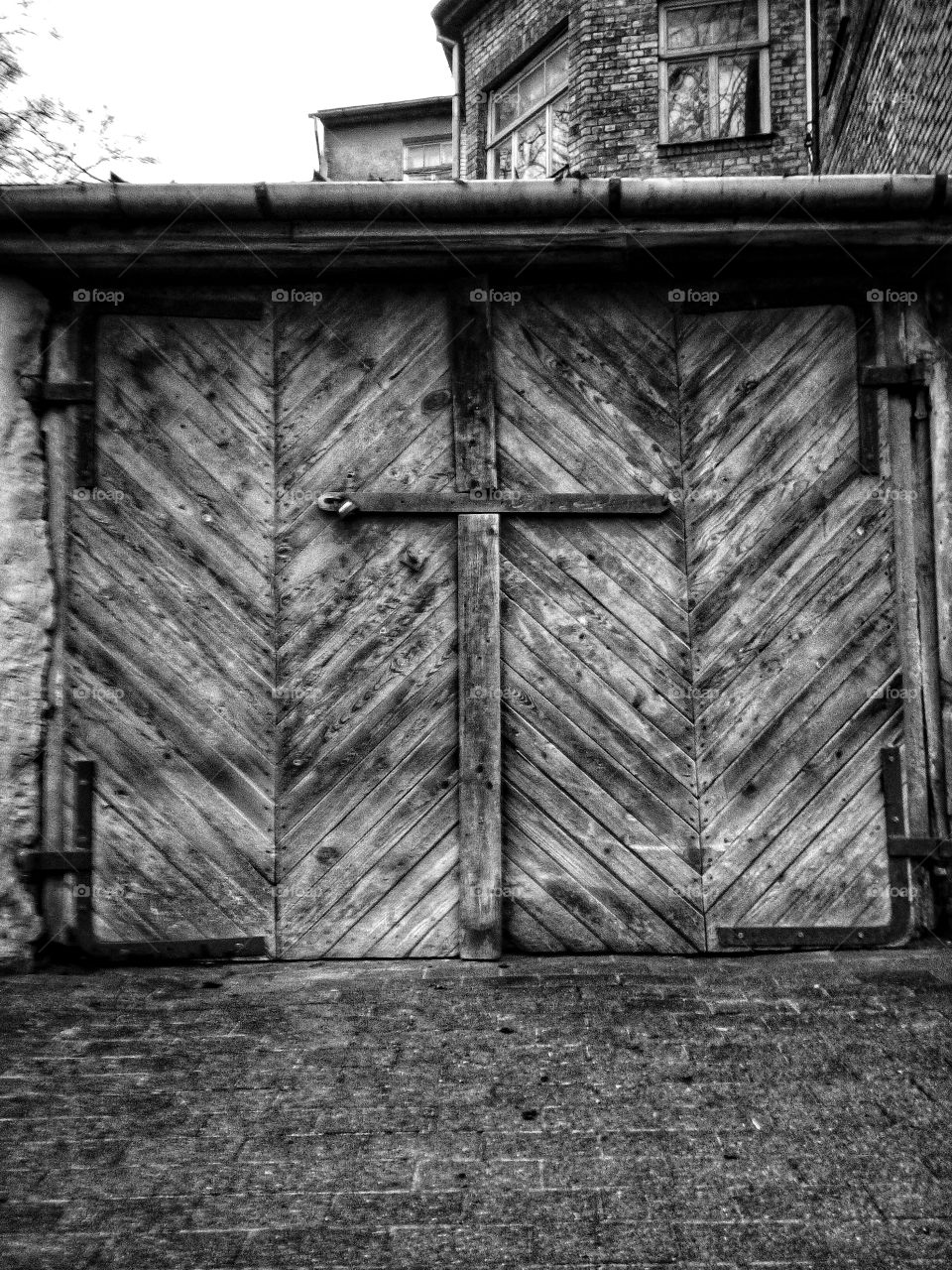 "The most colorful thing in the world is black and white, it contains all colors and at the same time excludes all."
~ Vikrmn, 10 Alone