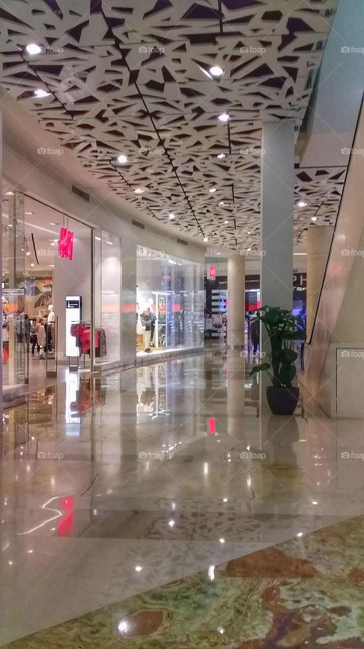 beauty roof corridors and glazed floors in the mall