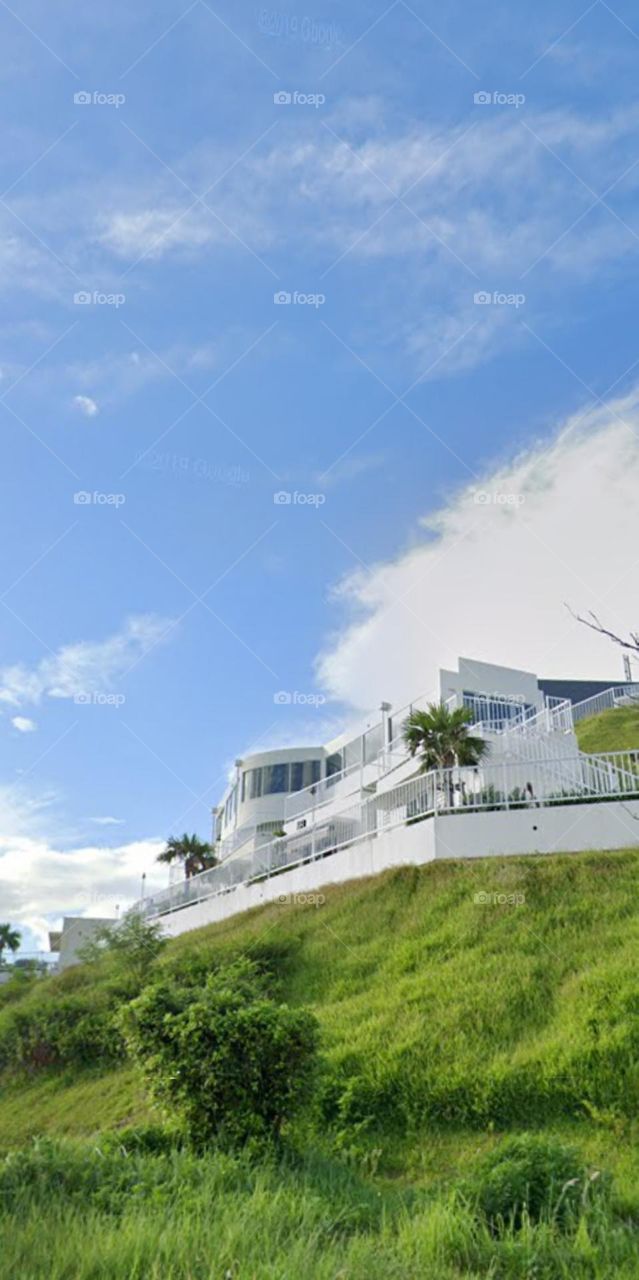 Khách Sạn Trên đồi xanh.