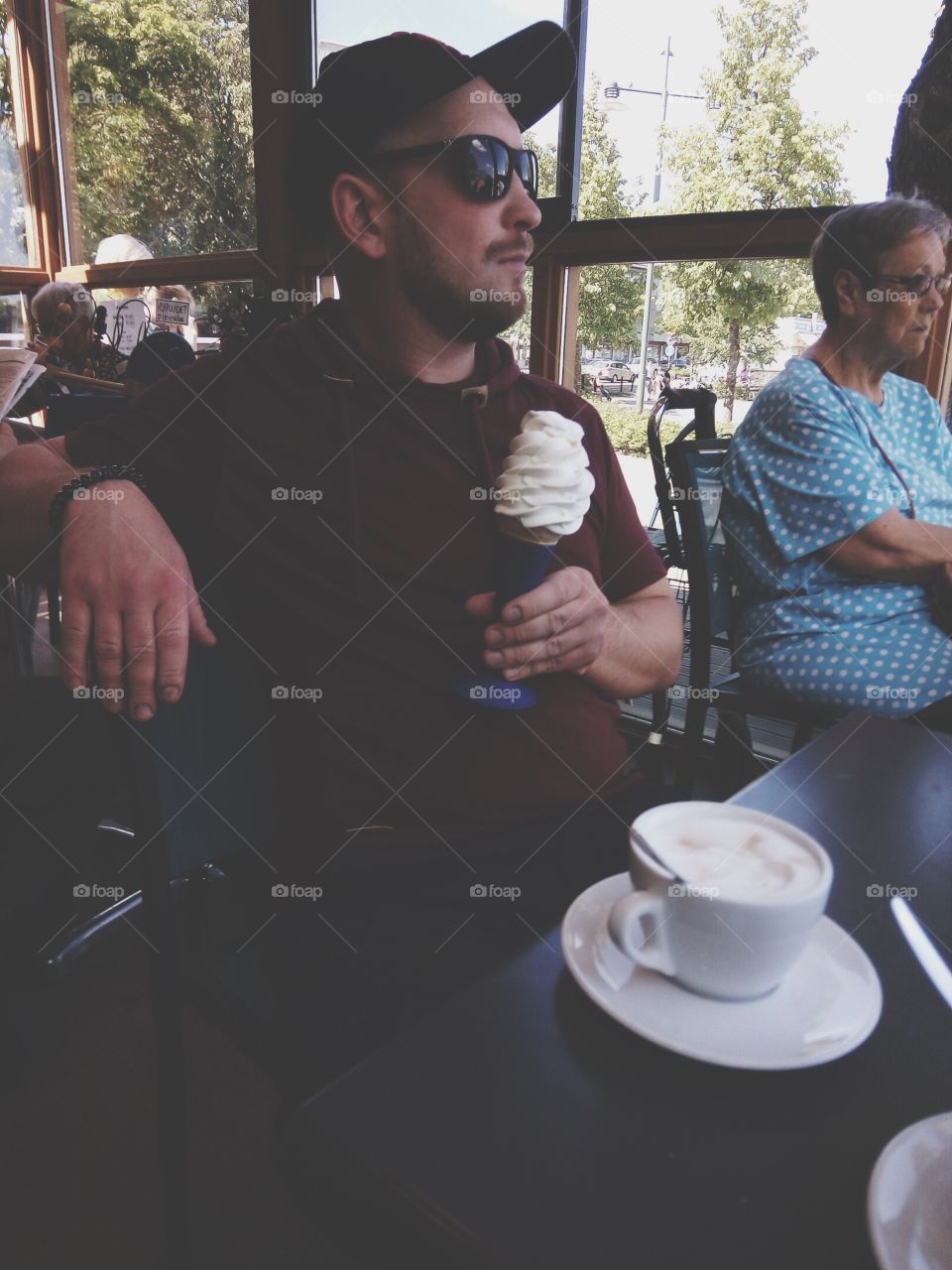 We are treating ice cream in a cafe on the shore of the lake, in the city of Lappeenranta. A Finnish grandmother accidentally got into the frame)