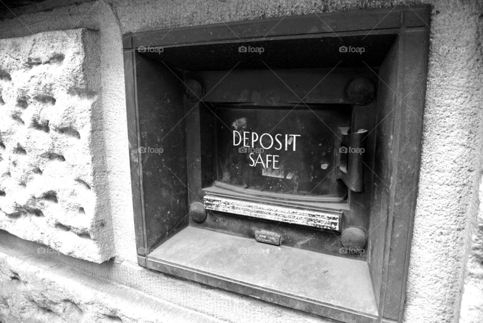 Deposit safe