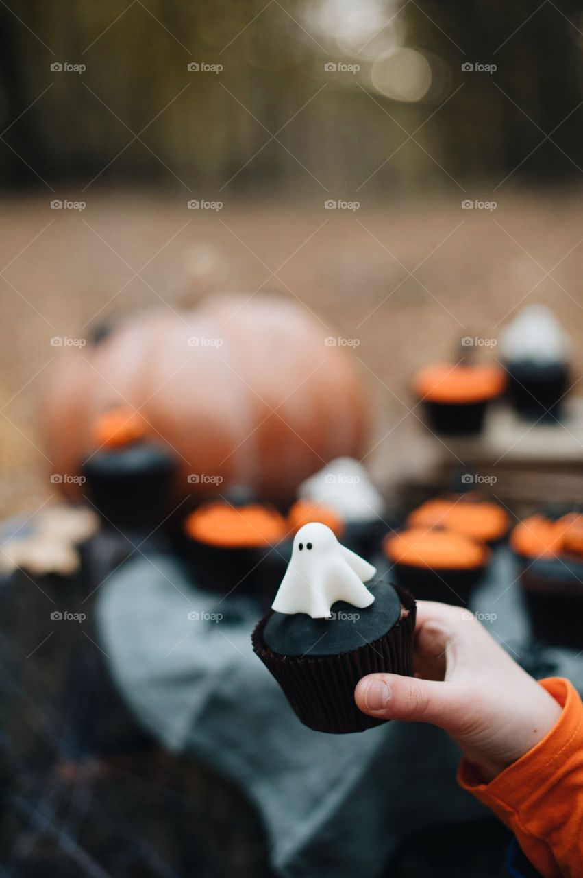 forest, night, holiday, decorations, snacks, fall, orange, black, mystery, Halloween, dark, glowing, candy, flashlight, ginger, fun, cute, fog, gloomy, burning, candle, flame, Jack, face, smile, autumn, symbol, skeleton, dark, above, scary, good, funny, background, lonely, sadness, darkness, magic, event, bat, Ghost, concept, trick, emblem, Phantom, pumpkin face, pumpkin, October, September, werewolf, mage, terrible, grim, supernatural, treat, trick or treat, horrible, wizard, Jack-lantern