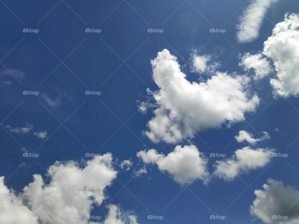 a image of blue and white sky