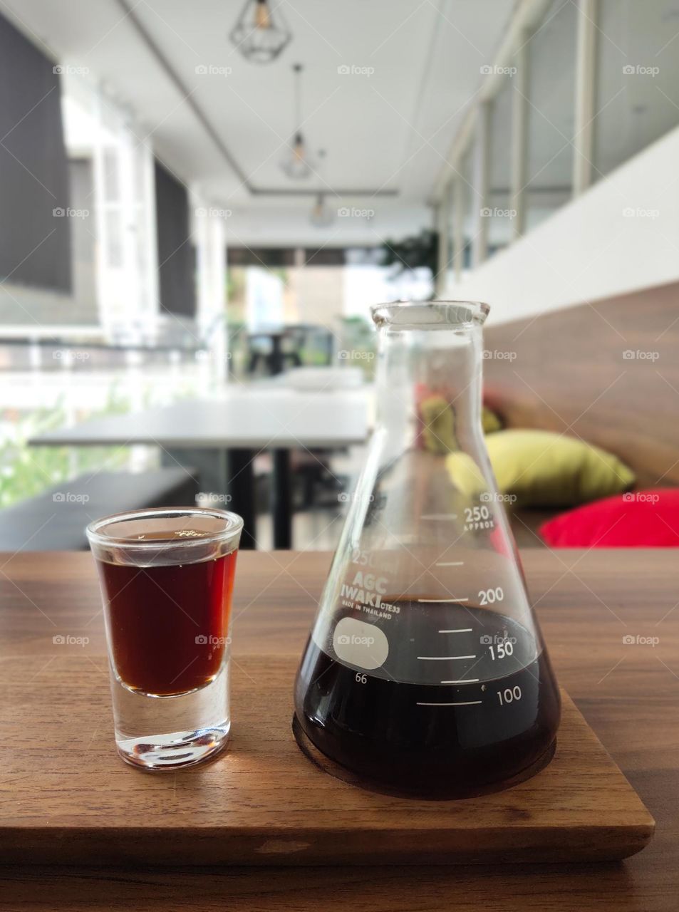 V60 dripp coffee with natural beans