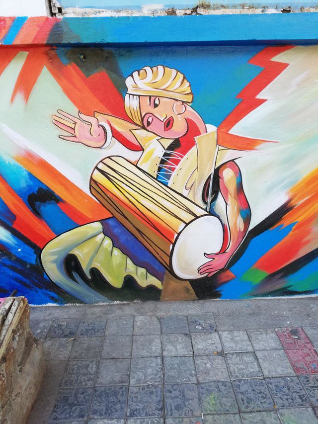 painting done on wall of cleanest city of india