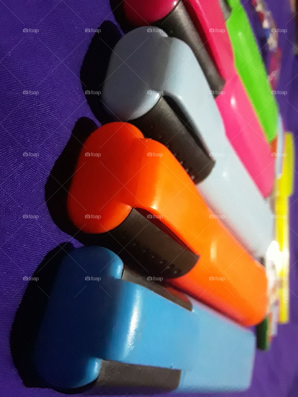 highlighter pen, highlighter is a variety of felt tip pen with water based ink that is used for marking of text it use vivid translucent colour that makes text stand out more without obscuring it. it is very popular with students.