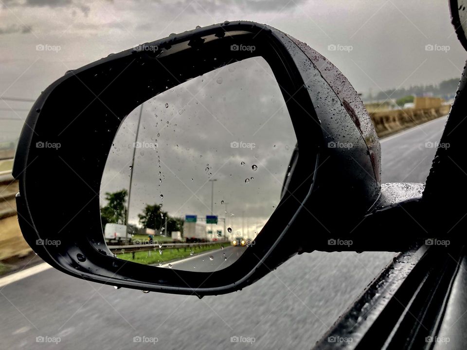 Agora: 15h em Campinas, e desaba o céu em forma de temporal!

Que precisamos de chuva, todos nós sabemos. Mas com moderação, por favor…
