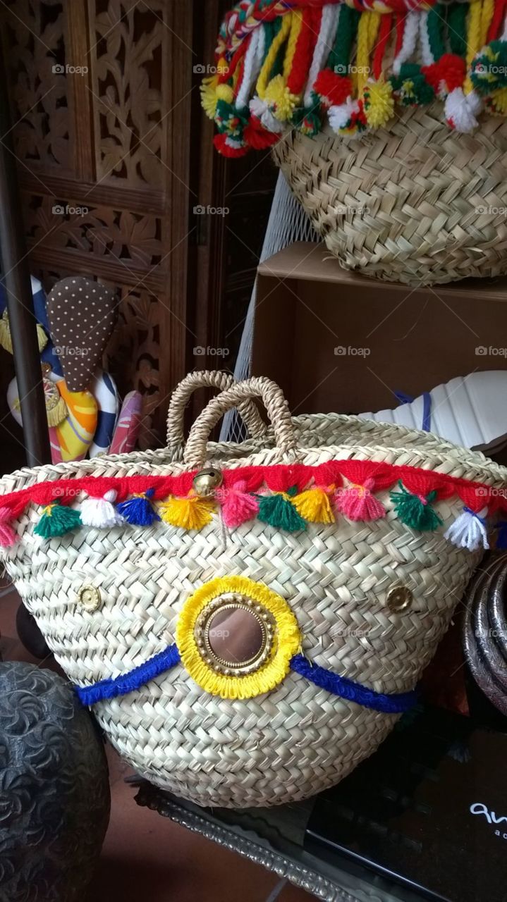 Coffa.  Sicilian basket made with rope