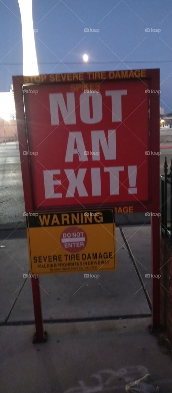 I spy with my little eye #SOMETHING RED clock block