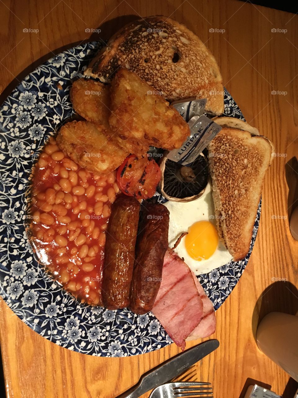 delicious extra large fry up glistening with class 