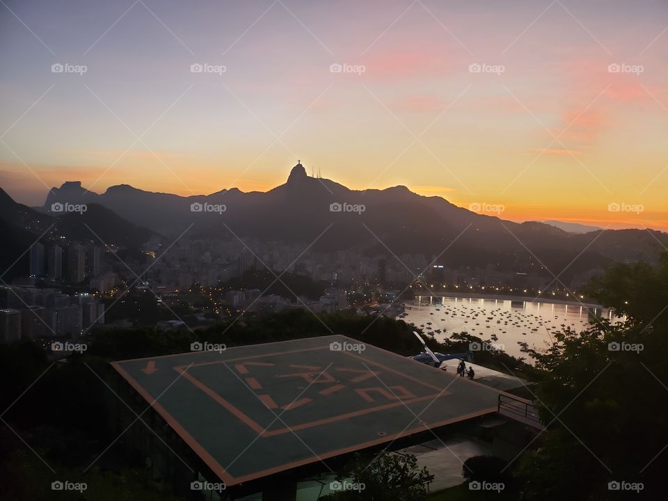 Heliporto, na pedra da Urca, Morro do Pão de açúcar, Rio de Janeiro, Brasil.