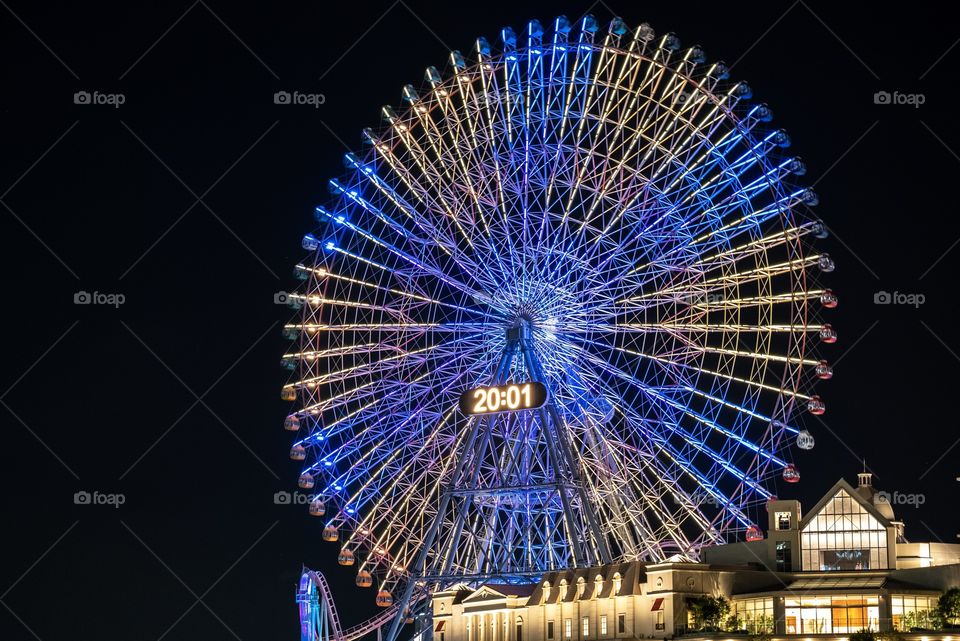 Colorful Big ferris wheel in the night