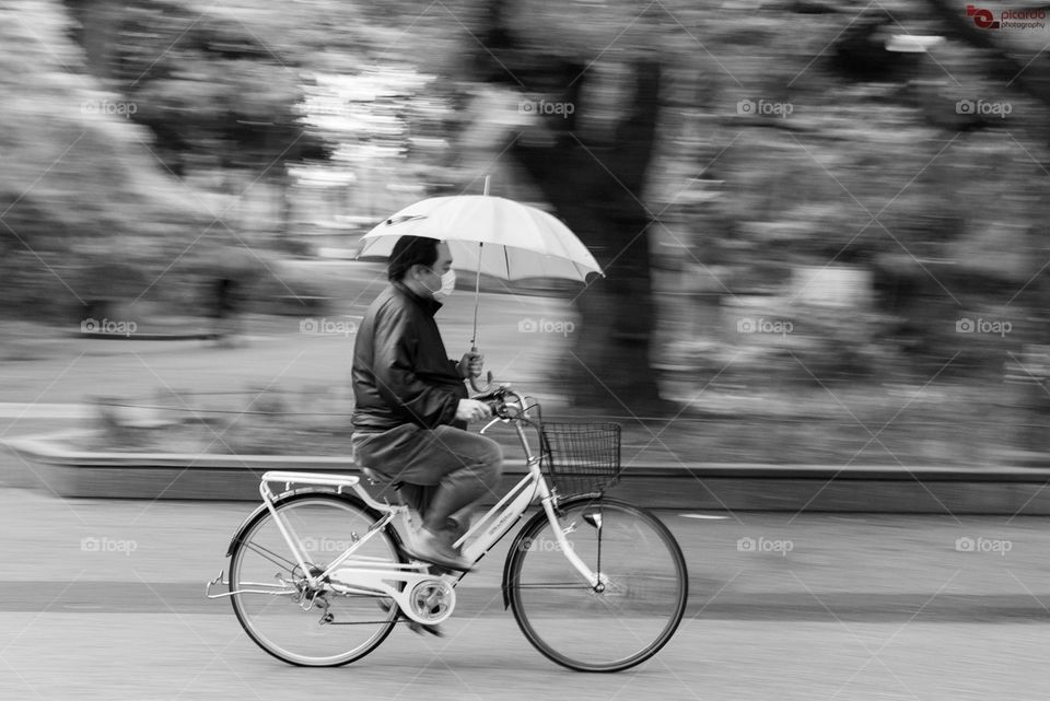 "Bicycle, bicycle!"

A man riding his bike on a rainy day at Ueno Park, Ueno, Tokyo, Japan. Strangely, it is not using a small device attached to the bike's handle that allows you to use an umbrella without using your hands, which is pretty common on japanese's bicycles. Very useful on those rainy days.

http://www.picardo.photography/Portfolio/Street-photography/i-wcmT3HG/A